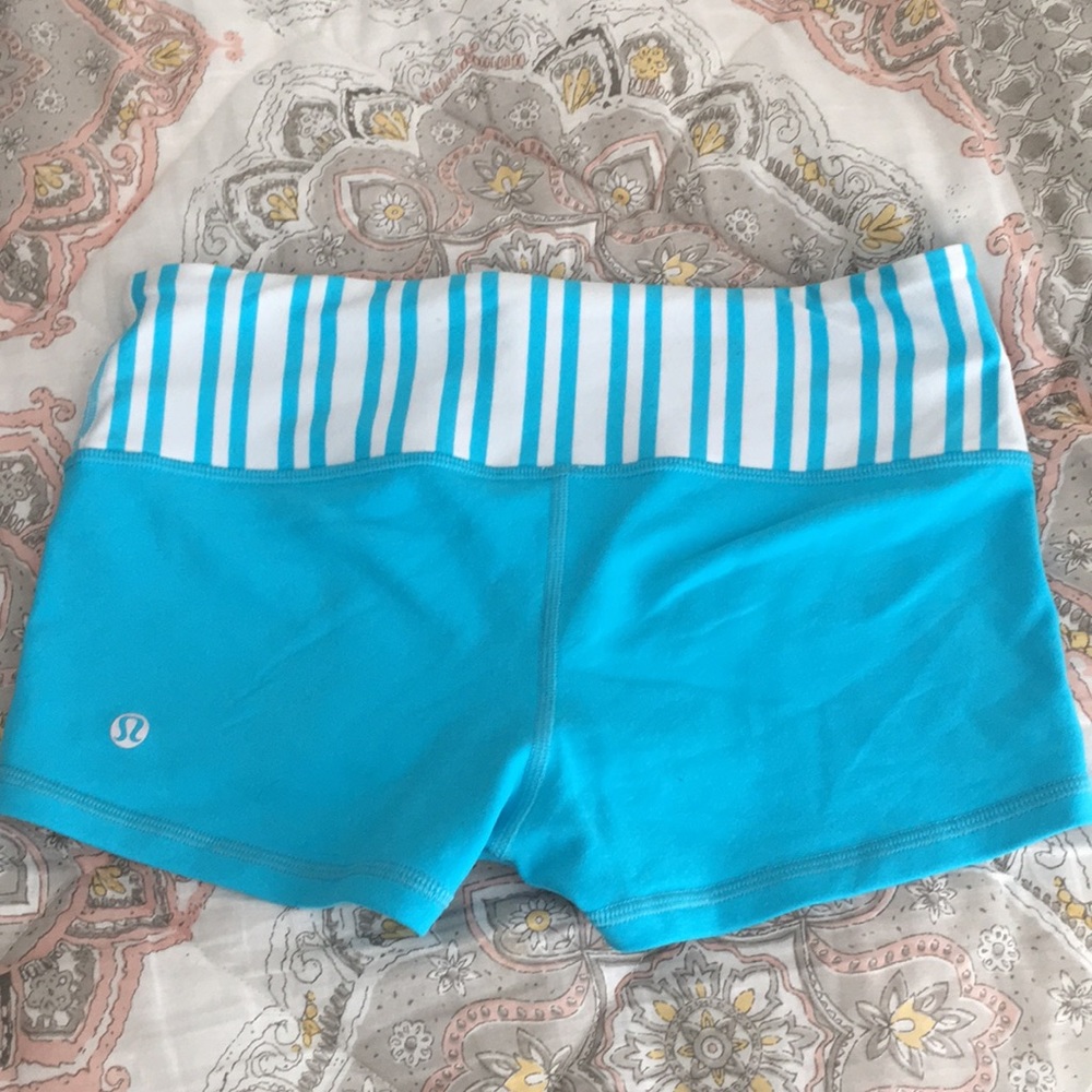 XS lululemon booty shorts